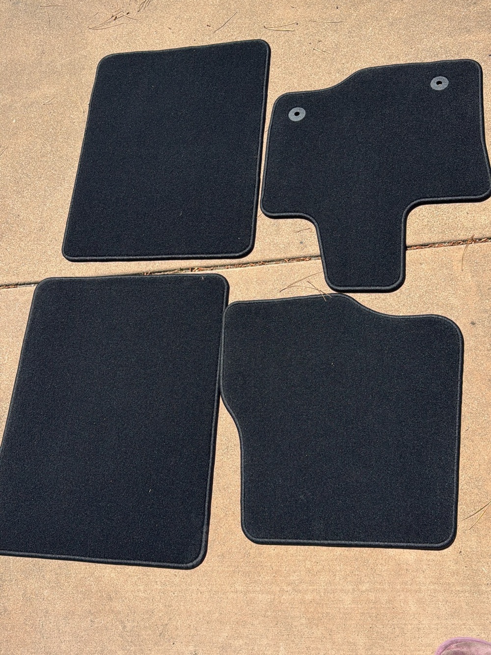 Ford F150 crew cab Black Carpet Floor Mats Set